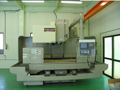 MILLAC611VL-2　X-axis1,300mm×Y-axis610mm